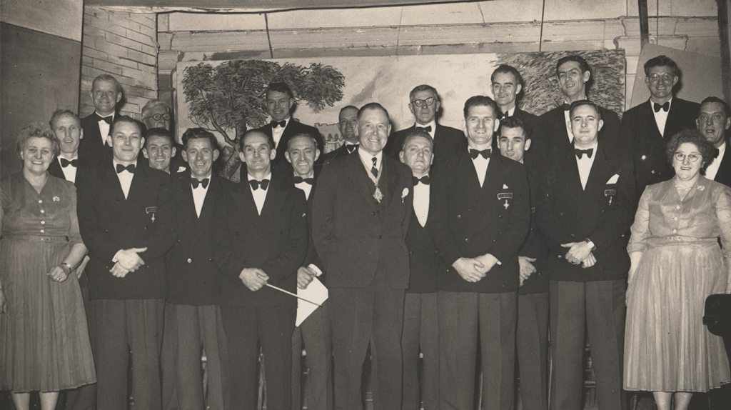 (29) Another chance for you to play name that face. Current members check out the choir uniform worn untill the early seventies! 1146806_904547596233059_7449474691694387163_o